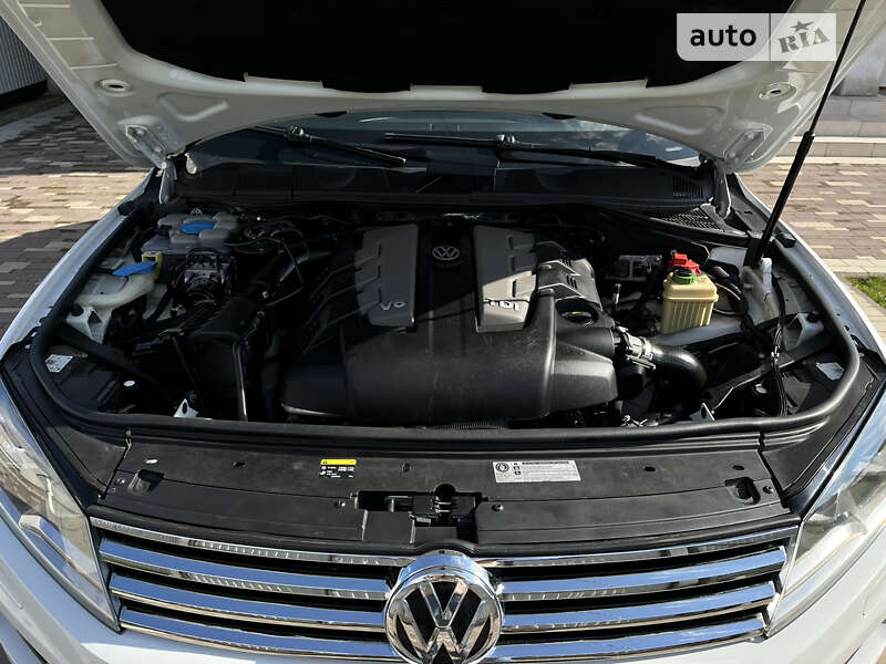 Внедорожник / Кроссовер Volkswagen Touareg 2016 в Стрые