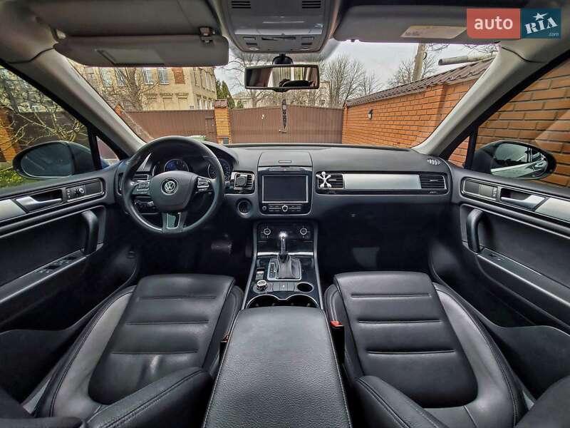 Позашляховик / Кросовер Volkswagen Touareg 2011 в Первомайську