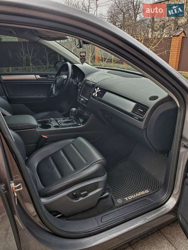Позашляховик / Кросовер Volkswagen Touareg 2011 в Первомайську