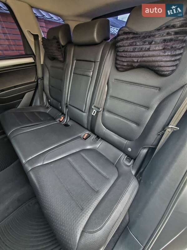 Позашляховик / Кросовер Volkswagen Touareg 2011 в Первомайську