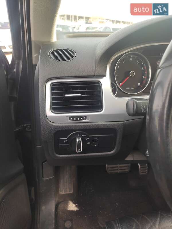 Внедорожник / Кроссовер Volkswagen Touareg 2010 в Львове