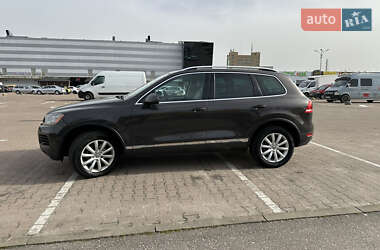 Внедорожник / Кроссовер Volkswagen Touareg 2012 в Житомире