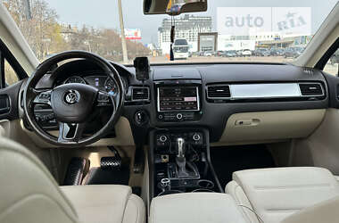 Внедорожник / Кроссовер Volkswagen Touareg 2012 в Житомире