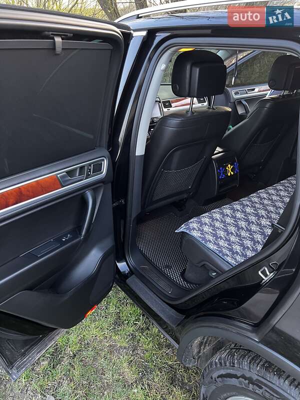 Позашляховик / Кросовер Volkswagen Touareg 2011 в Городенці