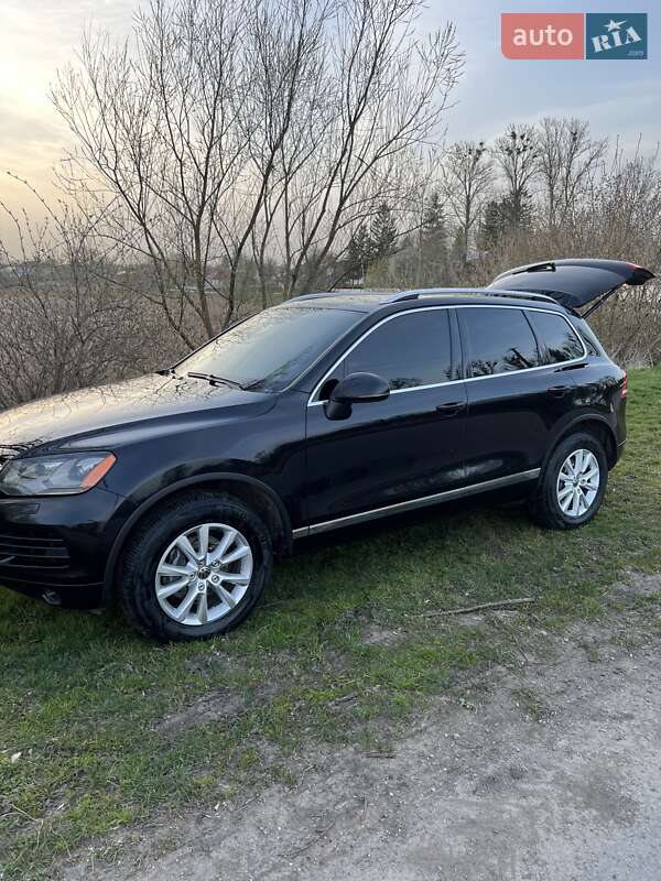 Позашляховик / Кросовер Volkswagen Touareg 2011 в Городенці