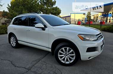 Внедорожник / Кроссовер Volkswagen Touareg 2014 в Полтаве