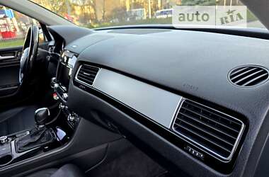 Внедорожник / Кроссовер Volkswagen Touareg 2014 в Полтаве