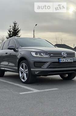 Внедорожник / Кроссовер Volkswagen Touareg 2015 в Киеве