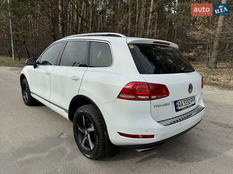 Позашляховик / Кросовер Volkswagen Touareg 2013 в Києві