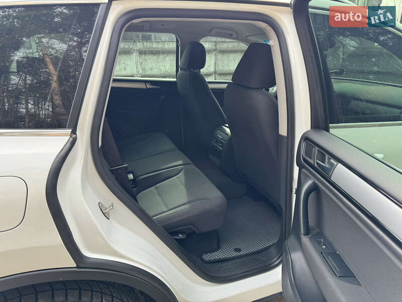 Позашляховик / Кросовер Volkswagen Touareg 2013 в Києві