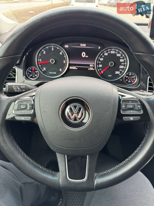 Позашляховик / Кросовер Volkswagen Touareg 2013 в Києві