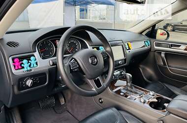 Позашляховик / Кросовер Volkswagen Touareg 2016 в Києві