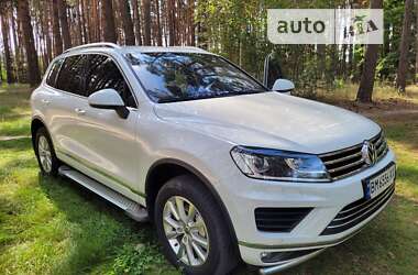 Внедорожник / Кроссовер Volkswagen Touareg 2017 в Ромнах