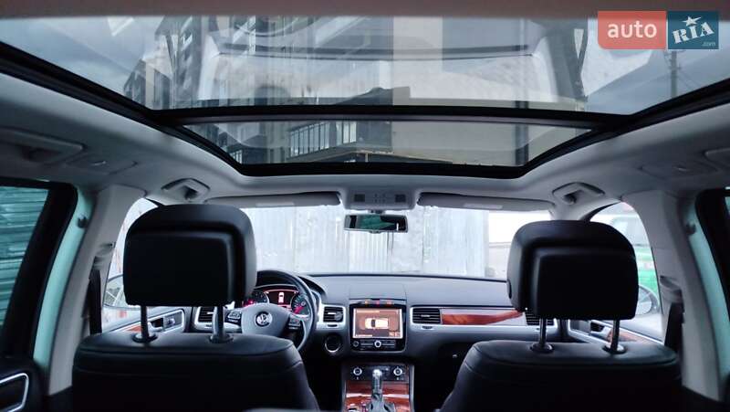 Позашляховик / Кросовер Volkswagen Touareg 2010 в Львові