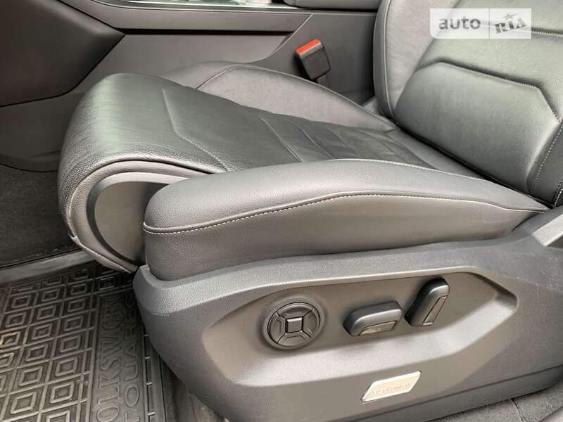 Внедорожник / Кроссовер Volkswagen Touareg 2020 в Кривом Роге