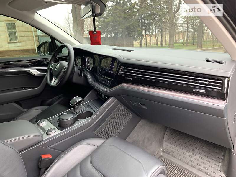 Внедорожник / Кроссовер Volkswagen Touareg 2020 в Кривом Роге