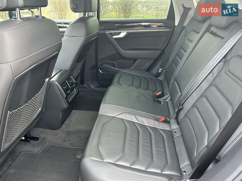 Внедорожник / Кроссовер Volkswagen Touareg 2020 в Киеве