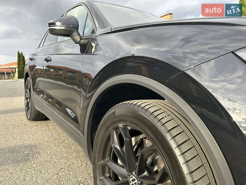 Внедорожник / Кроссовер Volkswagen Touareg 2020 в Киеве