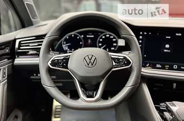 Позашляховик / Кросовер Volkswagen Touareg 2024 в Києві