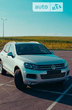 Внедорожник / Кроссовер Volkswagen Touareg 2013 в Ровно