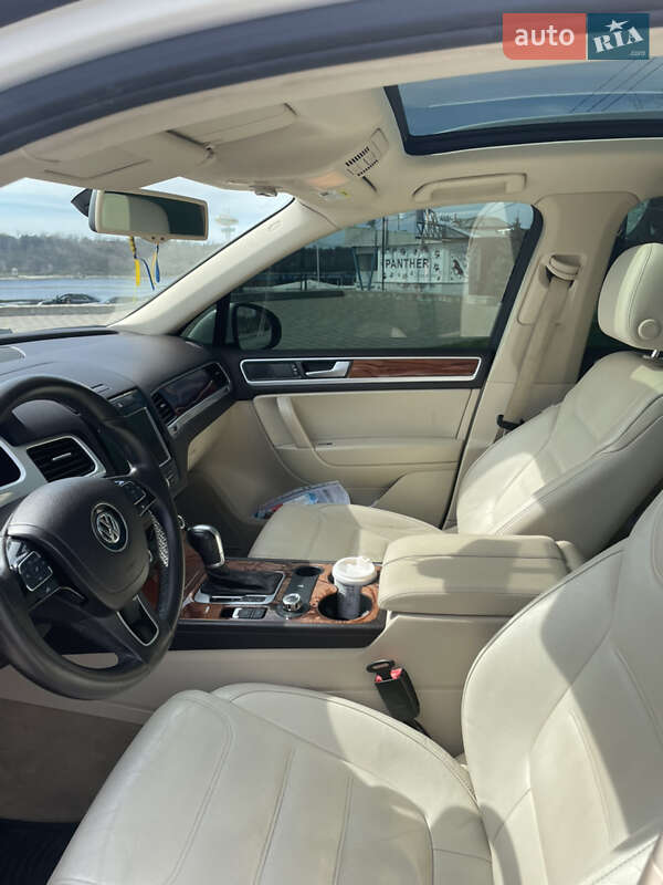 Внедорожник / Кроссовер Volkswagen Touareg 2011 в Одессе