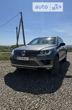 Внедорожник / Кроссовер Volkswagen Touareg 2014 в Черновцах