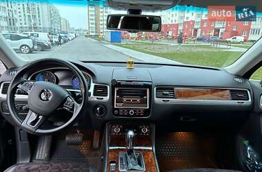 Внедорожник / Кроссовер Volkswagen Touareg 2013 в Хмельницком