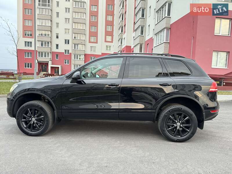 Внедорожник / Кроссовер Volkswagen Touareg 2013 в Хмельницком