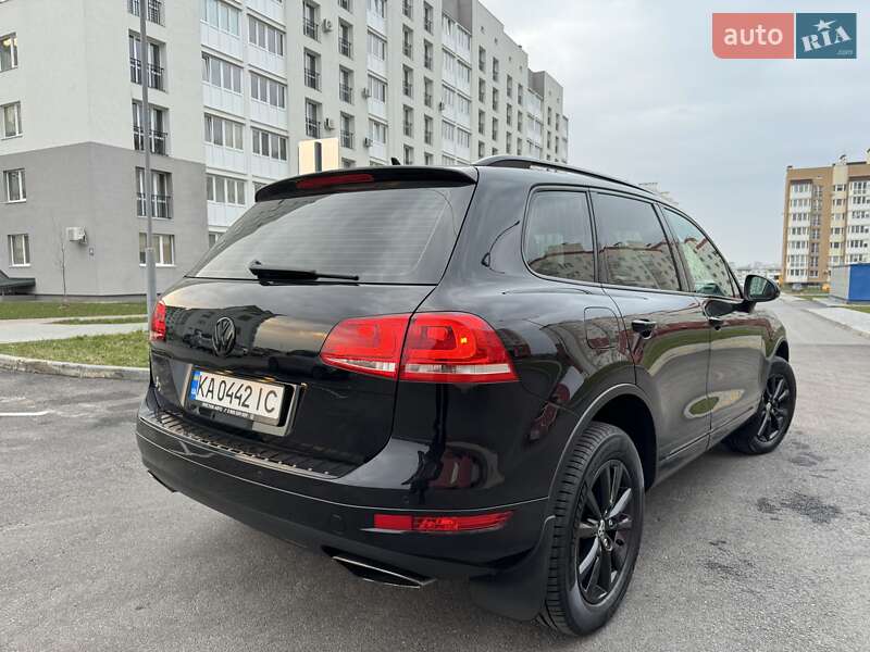 Внедорожник / Кроссовер Volkswagen Touareg 2013 в Хмельницком