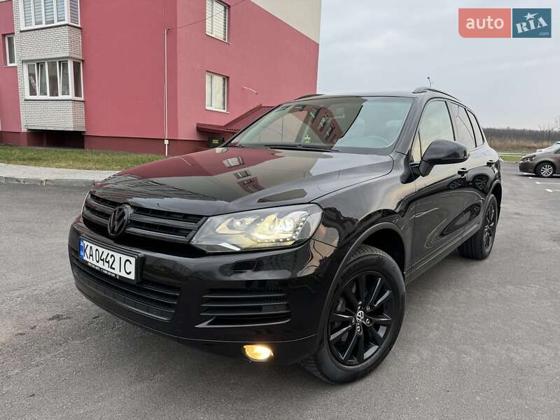 Внедорожник / Кроссовер Volkswagen Touareg 2013 в Хмельницком