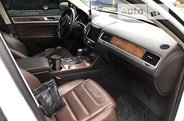 Внедорожник / Кроссовер Volkswagen Touareg 2013 в Шостке