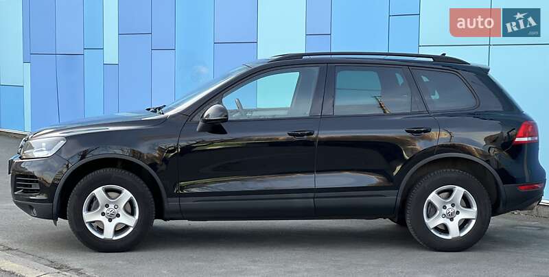 Внедорожник / Кроссовер Volkswagen Touareg 2011 в Киеве