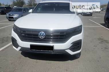 Позашляховик / Кросовер Volkswagen Touareg 2018 в Чернівцях