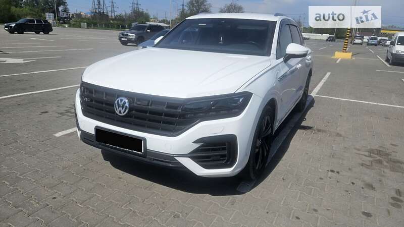 Позашляховик / Кросовер Volkswagen Touareg 2018 в Чернівцях