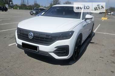 Позашляховик / Кросовер Volkswagen Touareg 2018 в Чернівцях