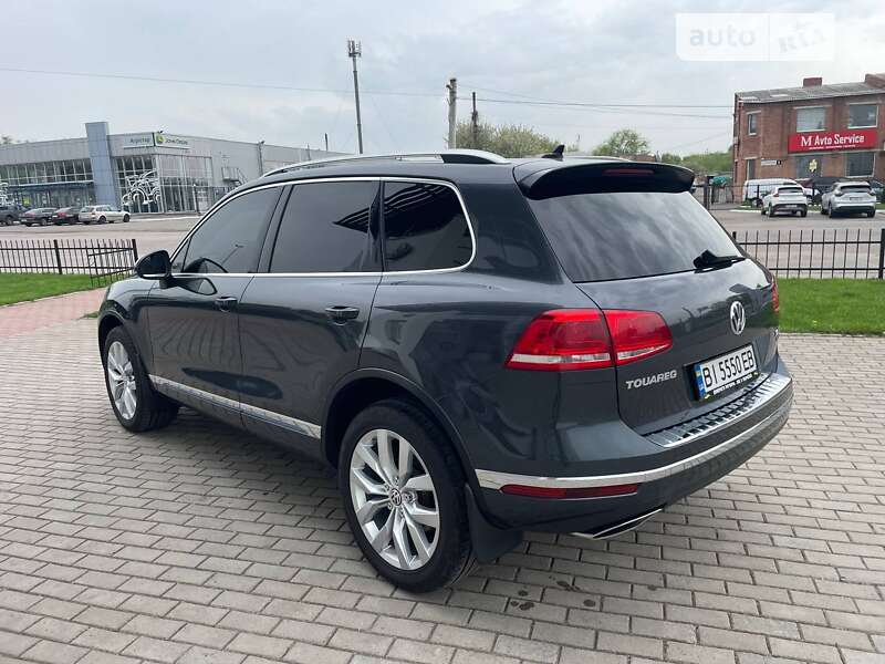 Внедорожник / Кроссовер Volkswagen Touareg 2015 в Полтаве