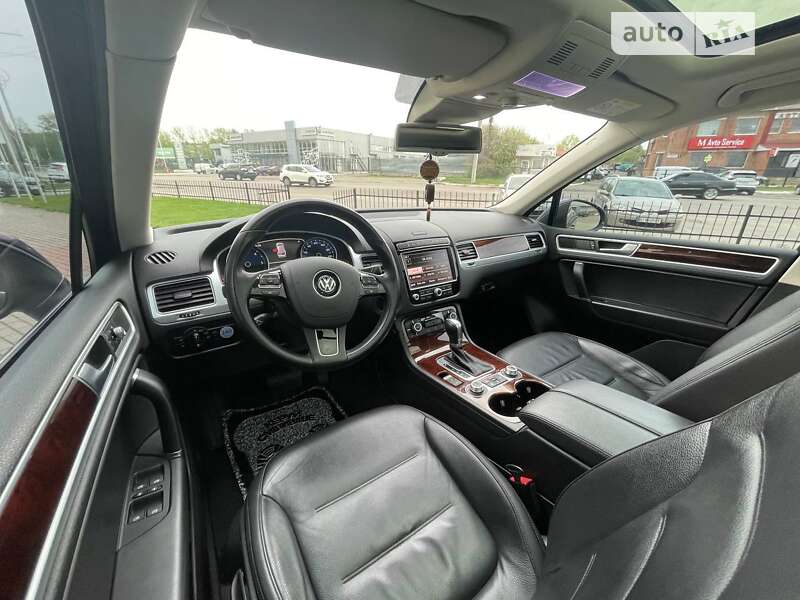Внедорожник / Кроссовер Volkswagen Touareg 2015 в Полтаве