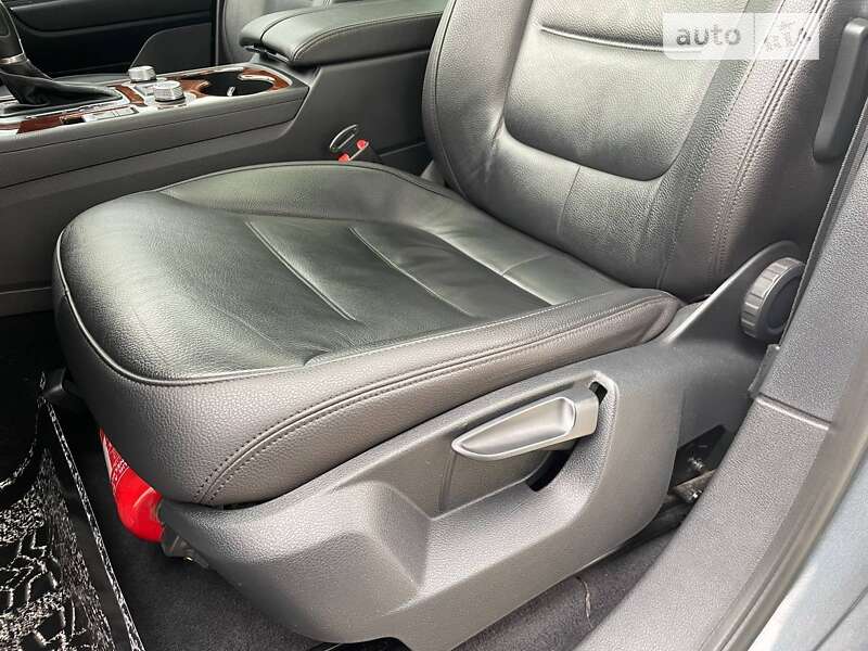 Внедорожник / Кроссовер Volkswagen Touareg 2015 в Полтаве