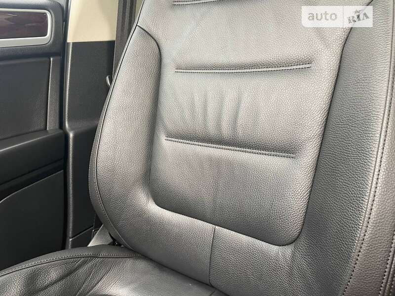 Внедорожник / Кроссовер Volkswagen Touareg 2015 в Полтаве