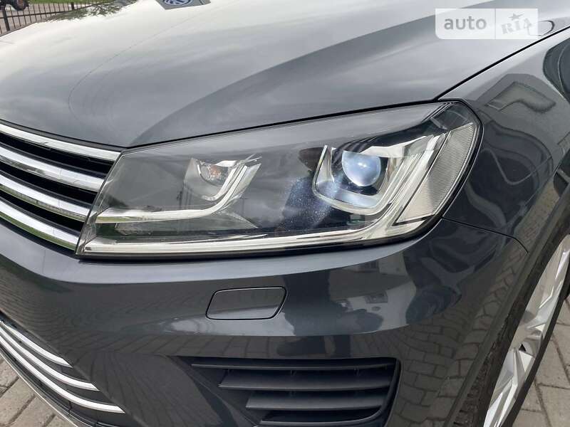 Внедорожник / Кроссовер Volkswagen Touareg 2015 в Полтаве