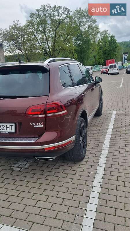 Внедорожник / Кроссовер Volkswagen Touareg 2017 в Ужгороде