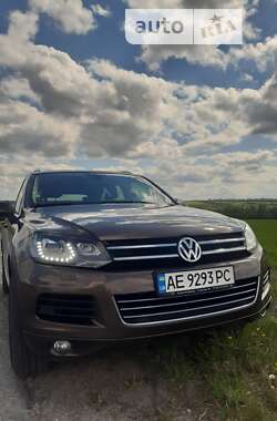 Внедорожник / Кроссовер Volkswagen Touareg 2013 в Днепре