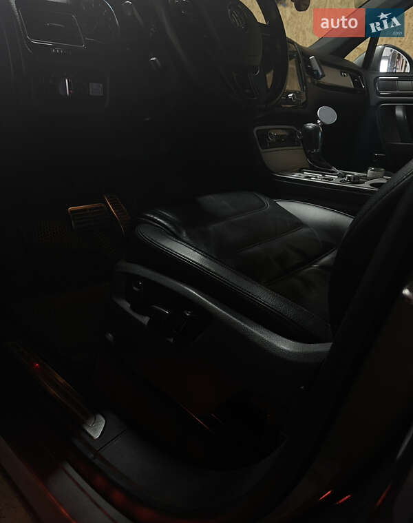 Внедорожник / Кроссовер Volkswagen Touareg 2013 в Смеле