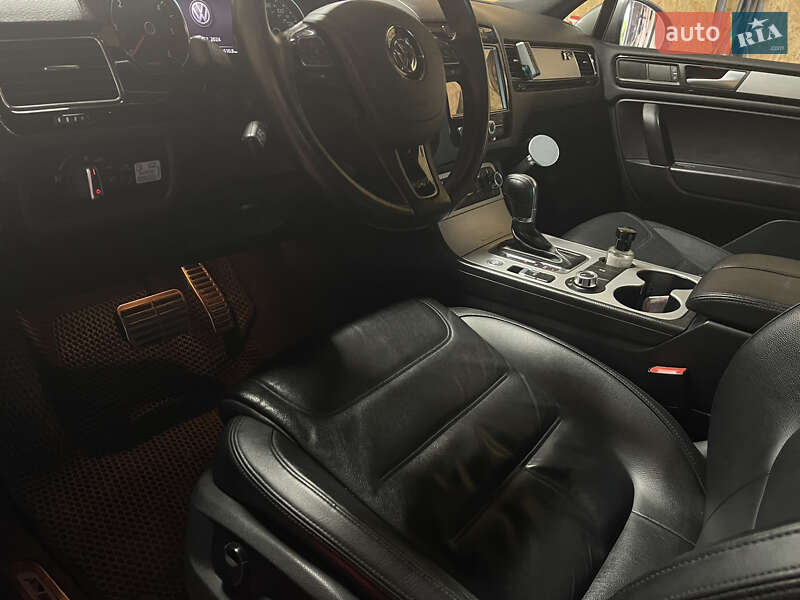 Внедорожник / Кроссовер Volkswagen Touareg 2013 в Смеле