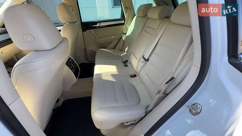 Внедорожник / Кроссовер Volkswagen Touareg 2013 в Ивано-Франковске