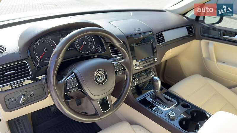 Внедорожник / Кроссовер Volkswagen Touareg 2013 в Ивано-Франковске