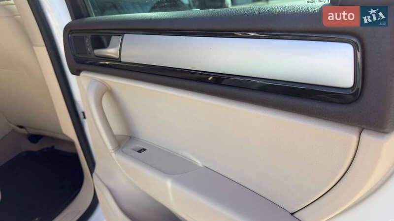 Внедорожник / Кроссовер Volkswagen Touareg 2013 в Ивано-Франковске