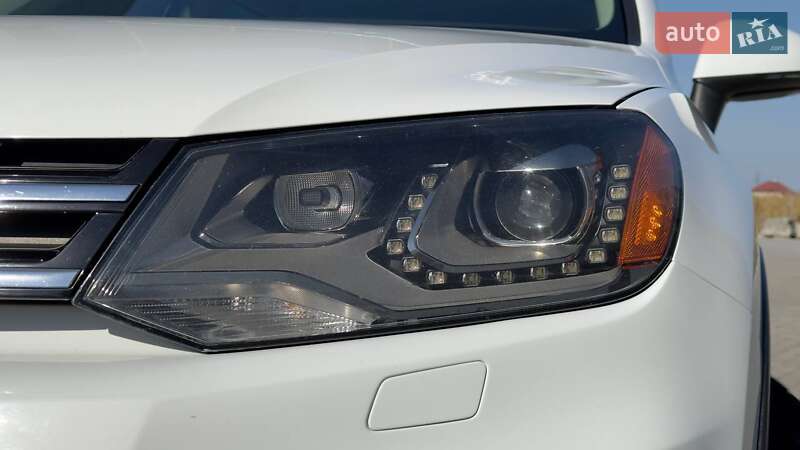 Внедорожник / Кроссовер Volkswagen Touareg 2013 в Ивано-Франковске