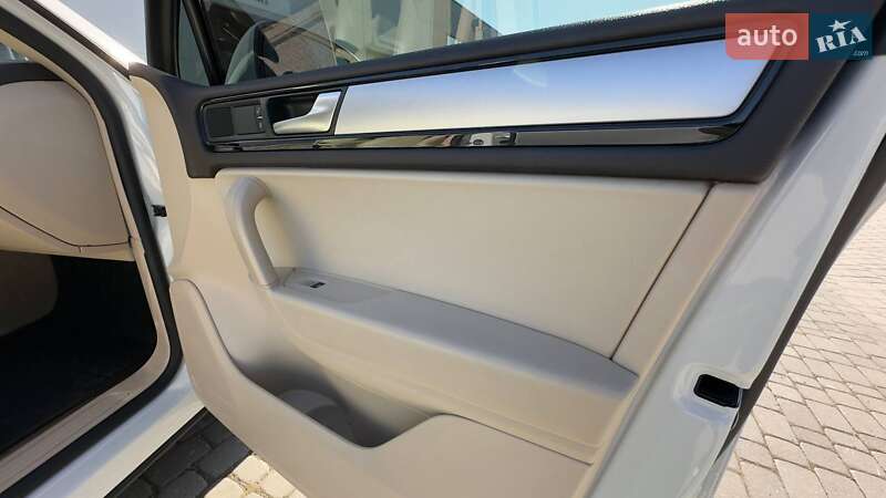 Внедорожник / Кроссовер Volkswagen Touareg 2013 в Ивано-Франковске