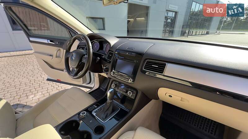 Внедорожник / Кроссовер Volkswagen Touareg 2013 в Ивано-Франковске